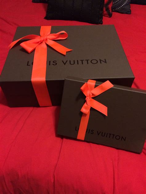 lv gift opening